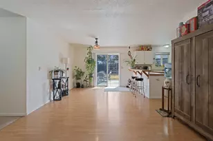 1052 NE Francis Ct, Bend, OR 97701 - Photo 10