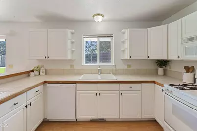 1052 NE Francis Court, Bend, OR 97701 - Photo 12