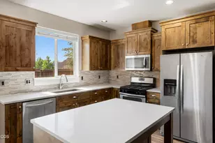 3076 SW Black Butte Ln, Redmond, OR 97756 - Photo 14