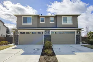 3076 SW Black Butte Ln, Redmond, OR 97756 - Photo 2