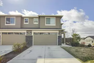 3096 SW Black Butte Ln, Redmond, OR 97756 - Photo 2