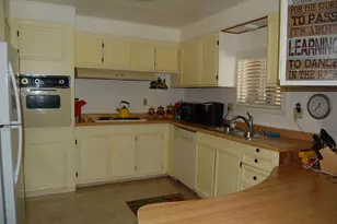 350 Hamilton Ave, Cave Junction, OR 97523 - Photo 10