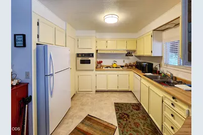 350 Hamilton Avenue, Cave Junction, OR 97523 - Photo 10