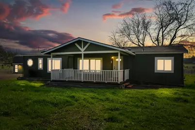 533 Chateau Drive, Eagle Point, OR 97524 - Photo 2