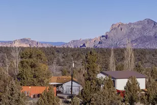 16065 SW Twin Lakes Rd, Powell Butte, OR 97753 - Photo 2