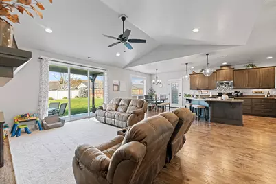 1043 Arrowhead Trail, Eagle Point, OR 97524 - Photo 12