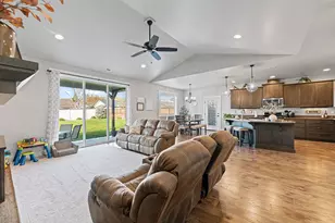 1043 Arrowhead Trail, Eagle Point, OR 97524 - Photo 12
