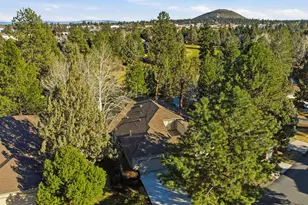 3076 NW Clubhouse Dr, Bend, OR 97703 - Photo 1