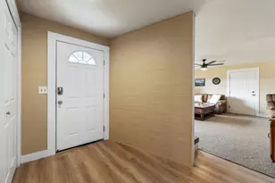 10055 Westbrook Dr, Klamath Falls, OR 97603 - Photo 2