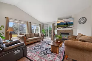 20726 Russell Dr, Bend, OR 97701 - Photo 4