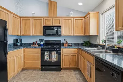 210 NW 27th Court, Redmond, OR 97756 - Photo 8