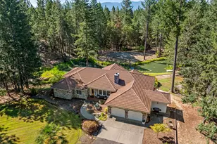 313 Eagle Ridge Dr, Grants Pass, OR 97526 - Photo 2