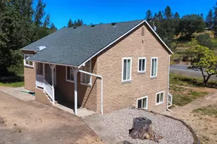 2868 Woodland Park Rd, Grants Pass, OR 97527 - Photo 2