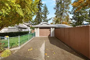 1088 E Park St, Grants Pass, OR 97527 - Photo 4