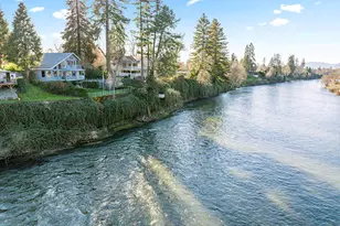 1352 E Park St, Grants Pass, OR 97527 - Photo 2