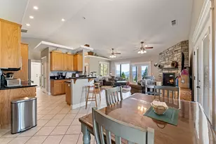 1095 Ingalls Ln, Grants Pass, OR 97527 - Photo 8