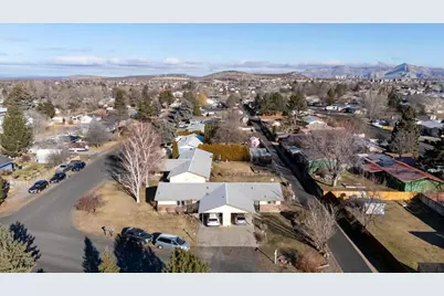 2080 NW 12th Street, Redmond, OR 97756 - Photo 4