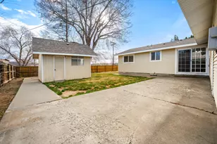 806 NW 8th St, Redmond, OR 97756 - Photo 28