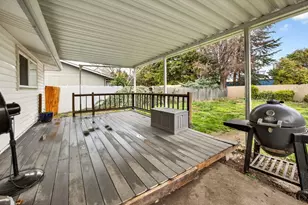 2175 Delta Waters Rd, Medford, OR 97504 - Photo 18