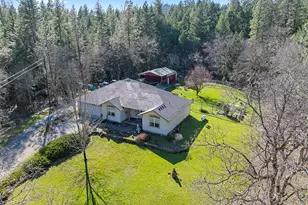 698 Ewe Creek Rd, Grants Pass, OR 97526 - Photo 2