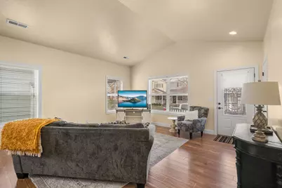 659 Blue Moon Drive, Central Point, OR 97502 - Photo 6