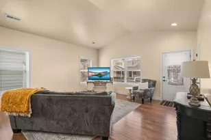 659 Blue Moon Dr, Central Point, OR 97502 - Photo 6