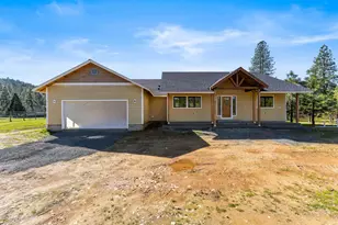 587 E Forks Cir, Cave Junction, OR 97523 - Photo 8