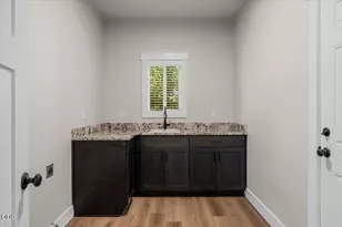 305 Moody Ln, Medford, OR 97501 - Photo 22