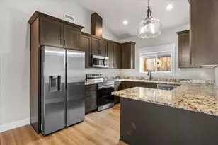 305 Moody Ln, Medford, OR 97501 - Photo 10