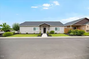305 Moody Ln, Medford, OR 97501 - Photo 1