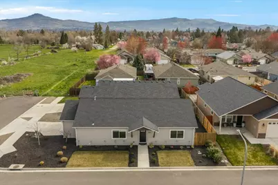 305 Moody Lane, Medford, OR 97501 - Photo 24