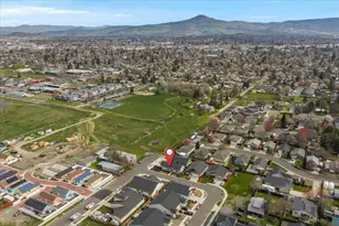 305 Moody Ln, Medford, OR 97501 - Photo 26