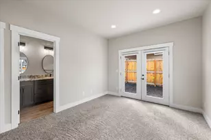 305 Moody Ln, Medford, OR 97501 - Photo 14