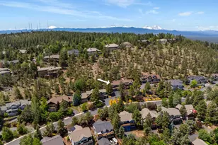 3057 N W Colonial Dr, Bend, OR 97703 - Photo 32
