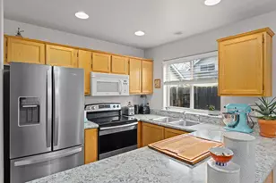 1379 Circle Wood Dr, Central Point, OR 97502 - Photo 4