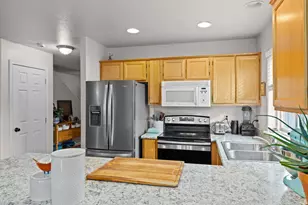 1379 Circle Wood Dr, Central Point, OR 97502 - Photo 6