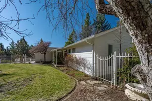 2101 NW Cascade View Dr, Bend, OR 97703 - Photo 24