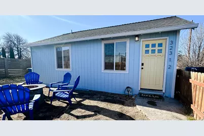 323 NW 6th Street, Redmond, OR 97756 - Photo 2