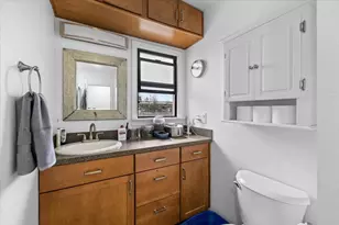 442 NE Baker Dr, Grants Pass, OR 97526 - Photo 12