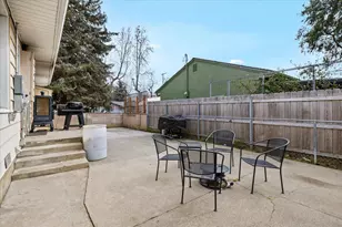 442 NE Baker Dr, Grants Pass, OR 97526 - Photo 16