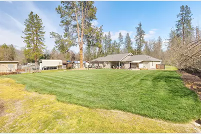 9547 Old Stage Road, Central Point, OR 97502 - Photo 12