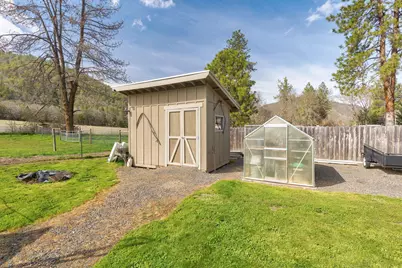 9547 Old Stage Road, Central Point, OR 97502 - Photo 14