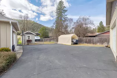 9547 Old Stage Road, Central Point, OR 97502 - Photo 10