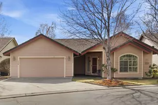1736 NW Nickernut Pl, Redmond, OR 97756 - Photo 2