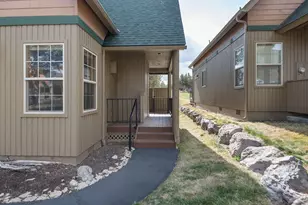 8968 Cliff Swallow Dr, Redmond, OR 97756 - Photo 2