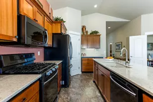 3728 SW 29th St, Redmond, OR 97756 - Photo 12