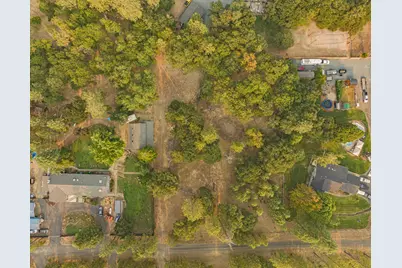 323 Eric Way, Grants Pass, OR 97526 - Photo 2