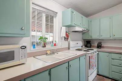 1570 S Peach Street #SPC 65, Medford, OR 97501 - Photo 6