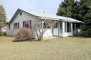 414 N Baker Ave, Chiloquin, OR 97624 - Photo 4
