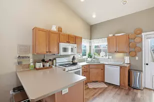 20648 Beaumont Dr, Bend, OR 97701 - Photo 12